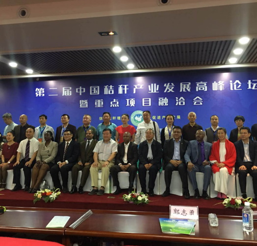 各企业代表与列国驻华使合影