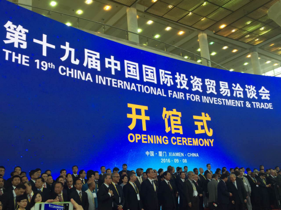 猫先生官网831999参与中国投资业务洽谈会，董事长郑两斌受到乐山电视台采访