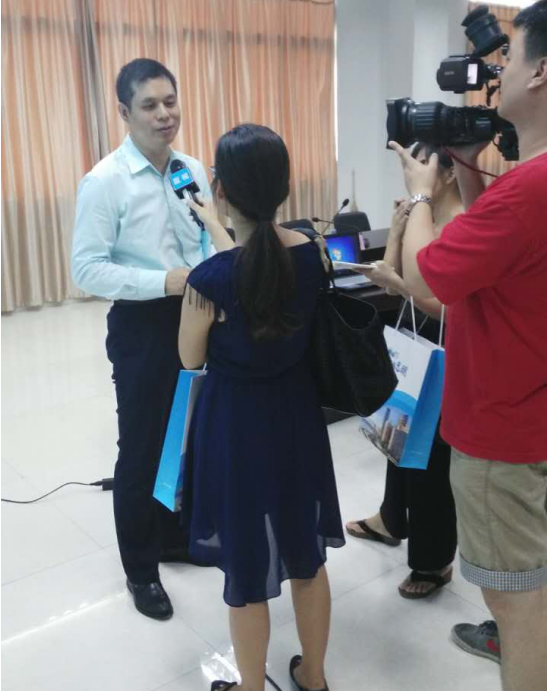 猫先生官网董事长郑两斌受到乐山电视台采访