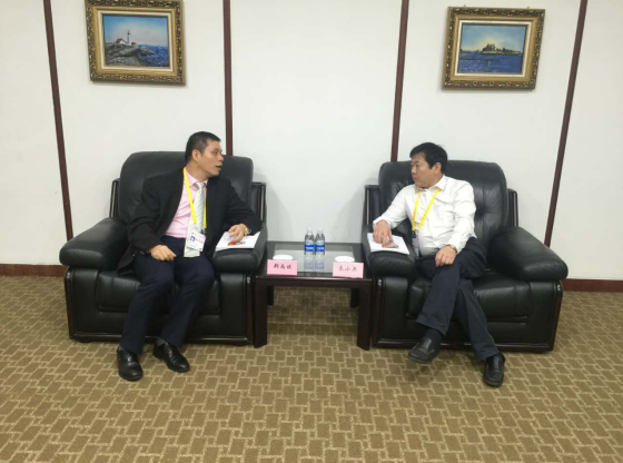猫先生官网董事长郑两斌与丰都县当局副县长秦幼兵对接洽谈