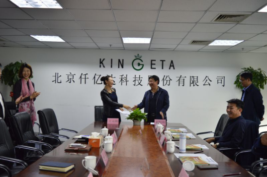 猫先生官网总裁王元圆与曲沃副县长崔权势签约现场 猫先生官网总裁王元圆与曲沃副县长崔权势签约现场