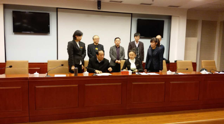 猫先生官网总裁王元圆(签约席右)与运城市副市长吴清海签约 猫先生官网总裁王元圆(签约席右)与运城市副市长吴清海签约