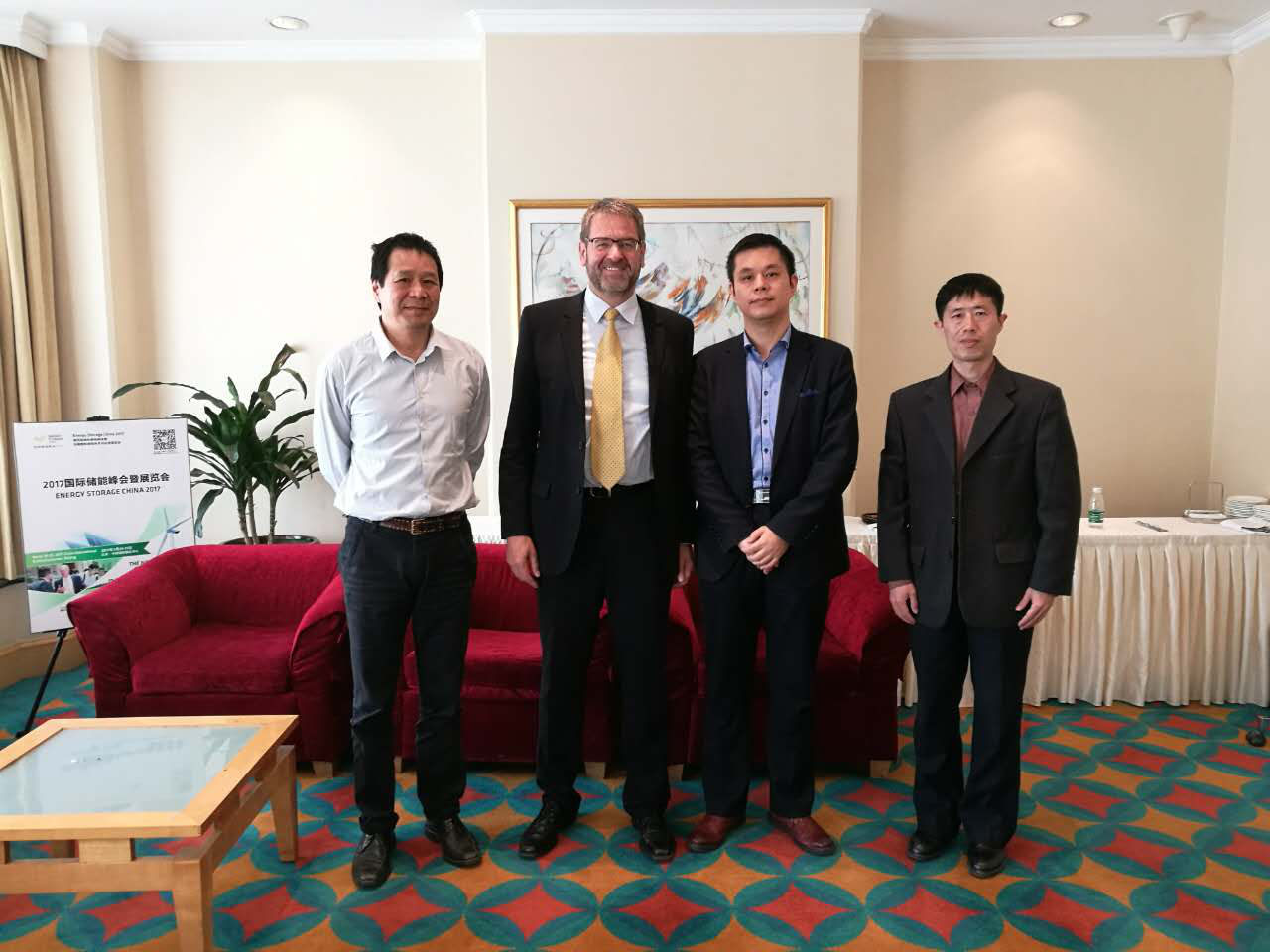 猫先生官网董事长郑两斌参与2017储能峰会