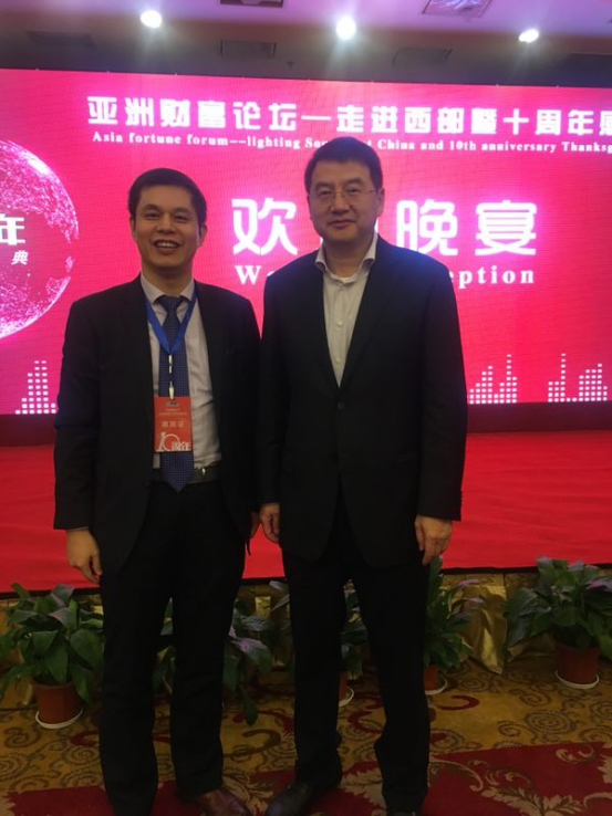 猫先生官网董事长郑两斌先生（左）与云南省政协副主席兼云南工商联主席喻顶成（右）